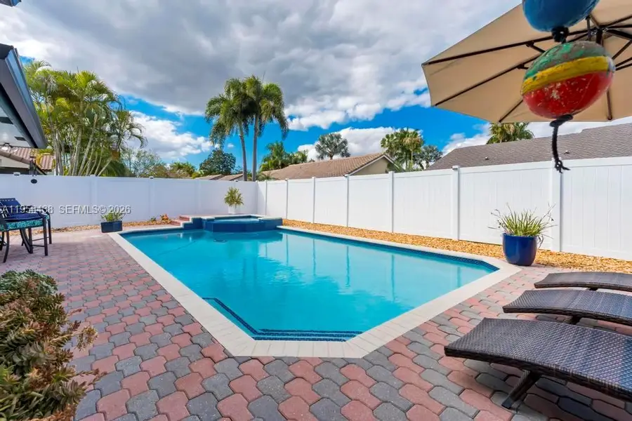 19411 NW 2nd St, Pembroke Pines, FL 33029 - Image #2