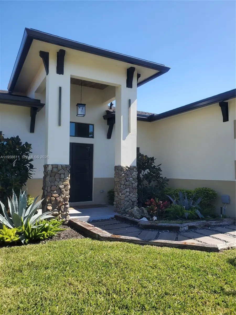 960 Rutherford Ln, Haverhill, FL 33415 - #1