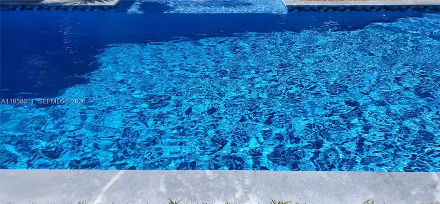 960 Rutherford Ln, Haverhill, FL 33415 - #2