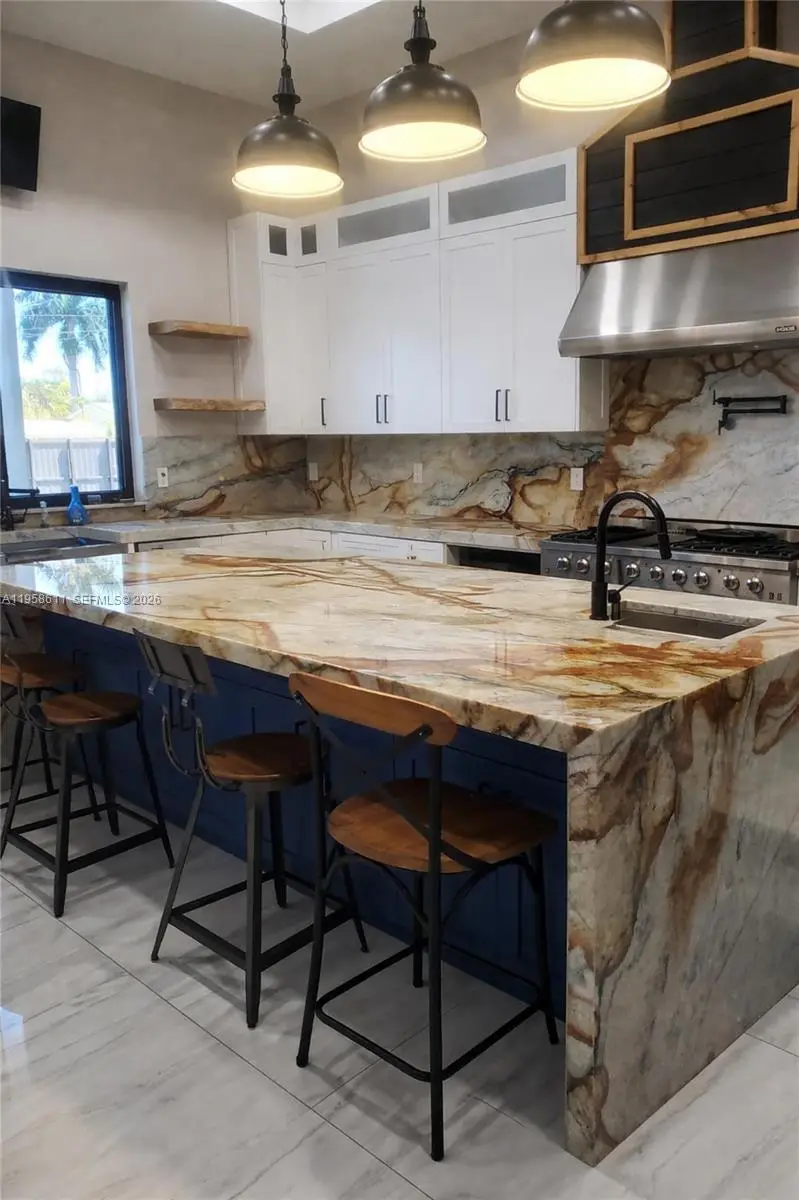 960 Rutherford Ln, Haverhill, FL 33415 - #3