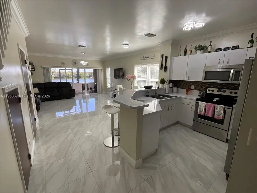 231 SW 120th Ave, Pembroke Pines, FL 33025 - Image #3