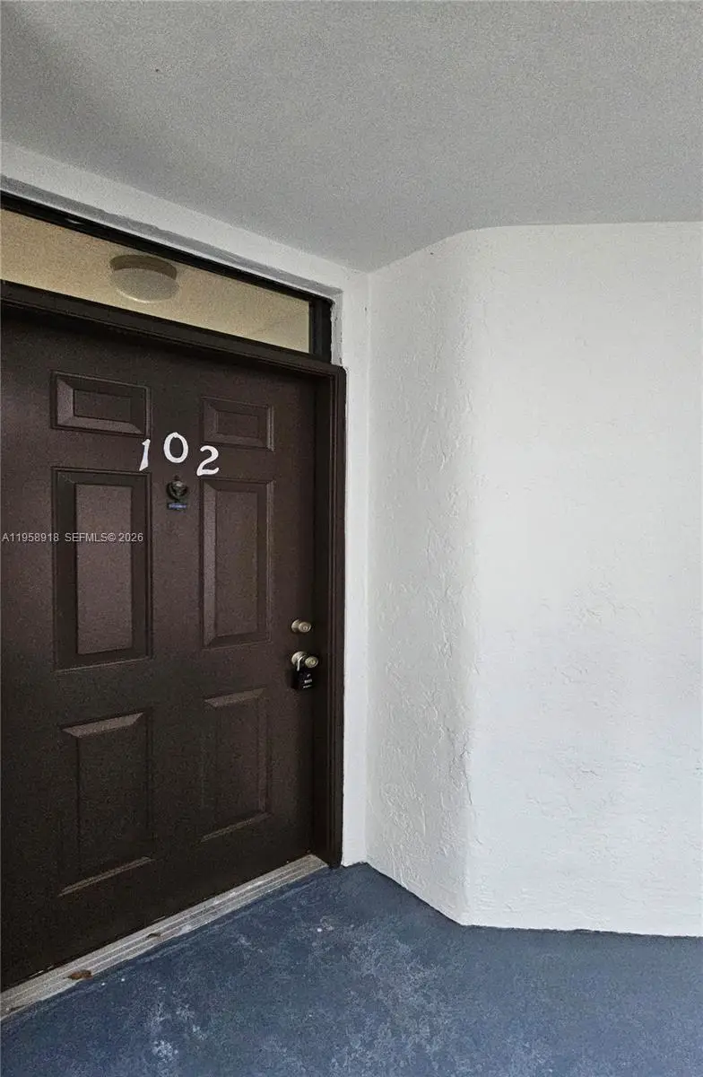 211 Lake Pointe Dr #102, Oakland Park, FL 33309 - Image #3