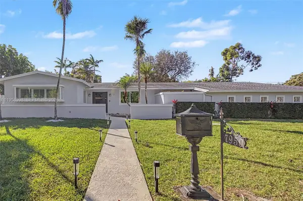 7950 SW 161st St, Palmetto Bay, FL 33157