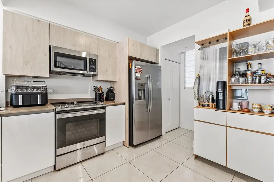 4150 N Oak Pl, Dania Beach, FL 33314 - Image #2