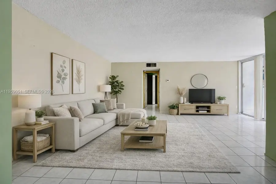 942 NE 199th St #2F, Miami, FL 33179 - Image #3