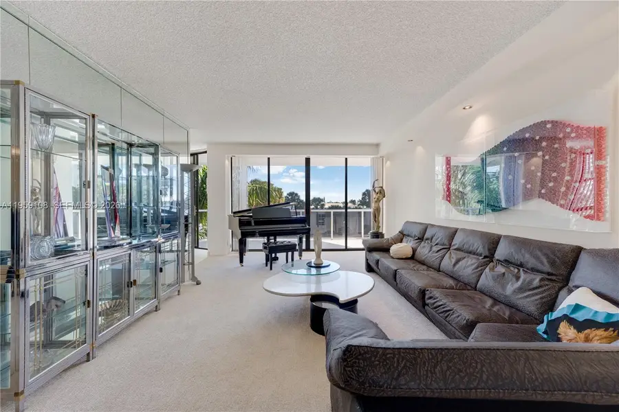 20281 E Country Club Dr #M6, Aventura, FL 33180 - Image #3