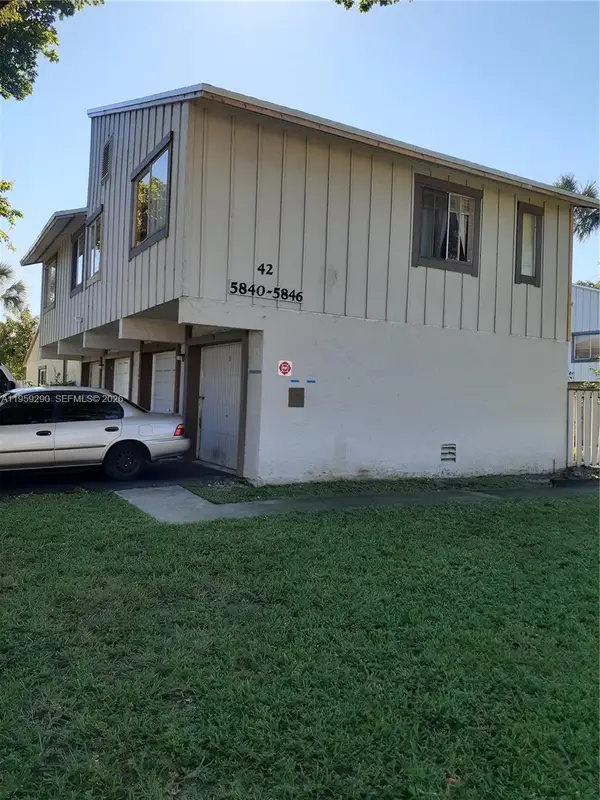 5842 NW 21st St #42-B, Lauderhill, FL 33313