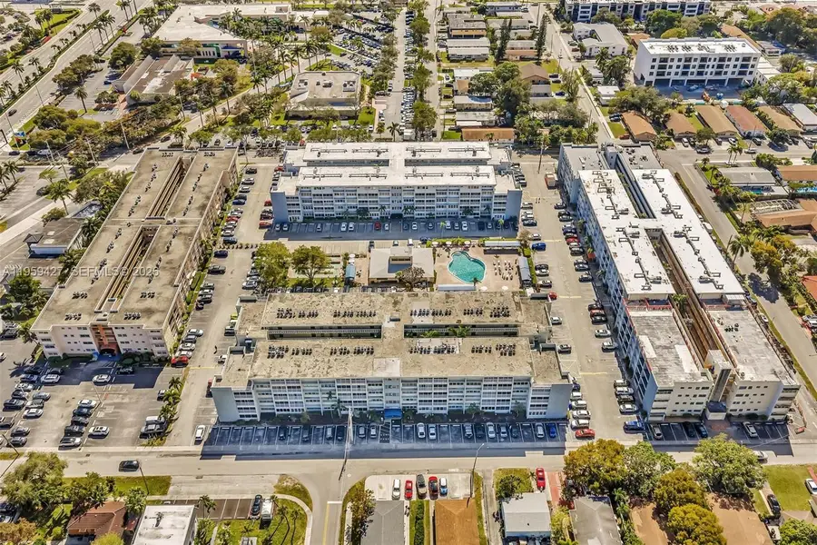 329 SE 3rd St #403T, Hallandale Beach, FL 33009 - #2