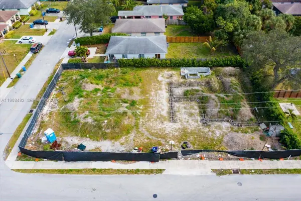 3210 NE 3rd Ave, Oakland Park, FL 33334