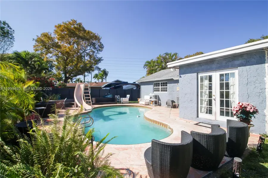 9710 NW 10th St, Pembroke Pines, FL 33024 - Image #3