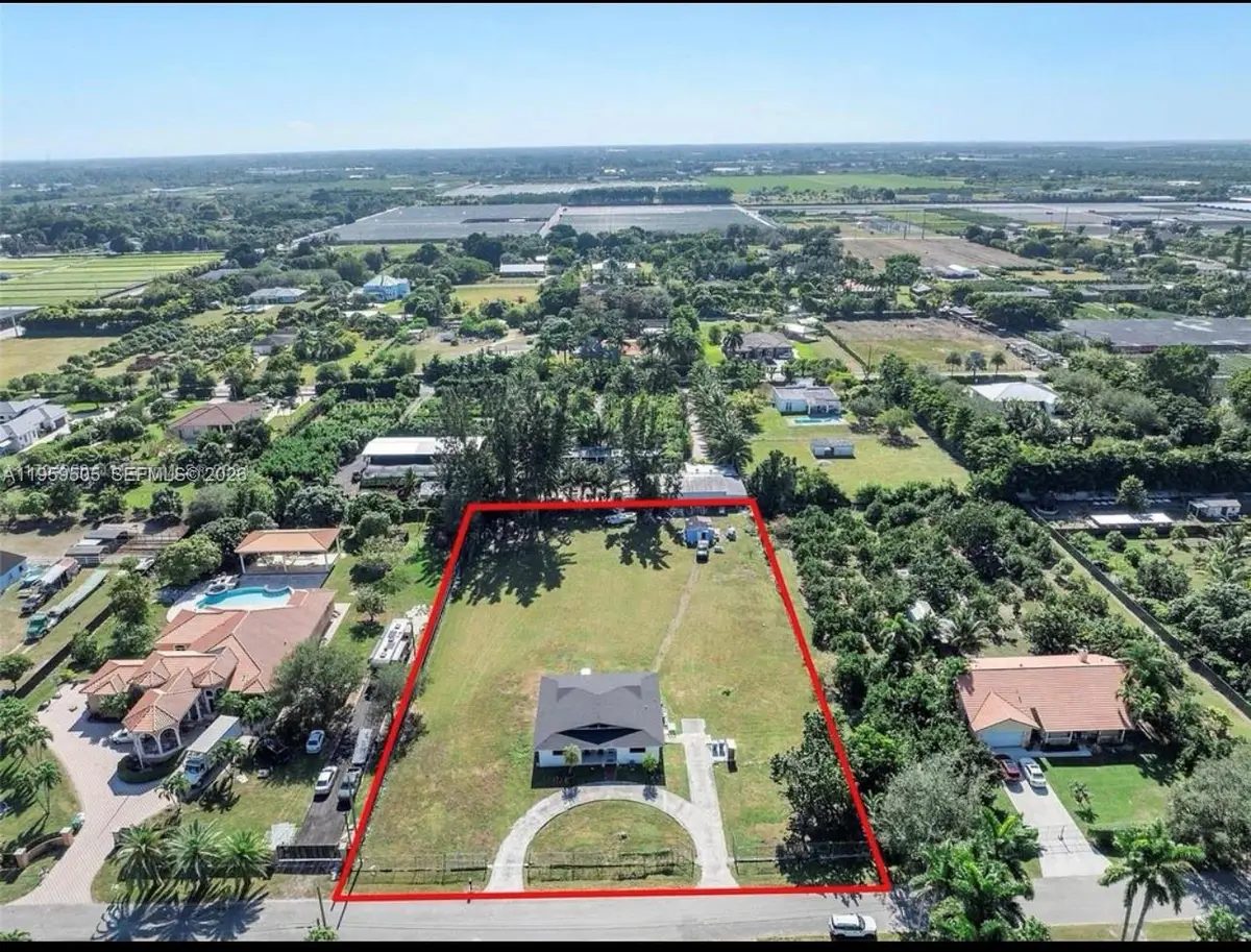 19530 SW 210th St, Miami, FL 33187 - Image #1