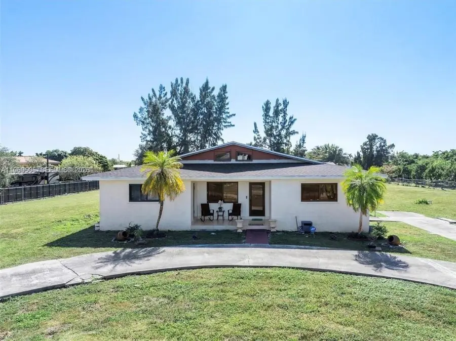 19530 SW 210th St, Miami, FL 33187 - Image #2