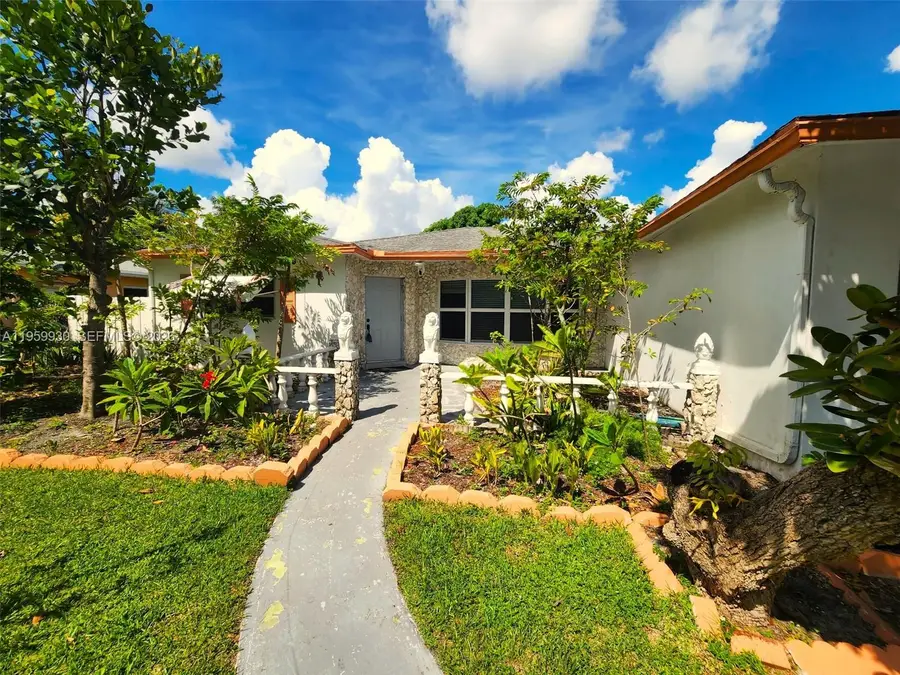 830 SW 50th Ave, Margate, FL 33068 - #2