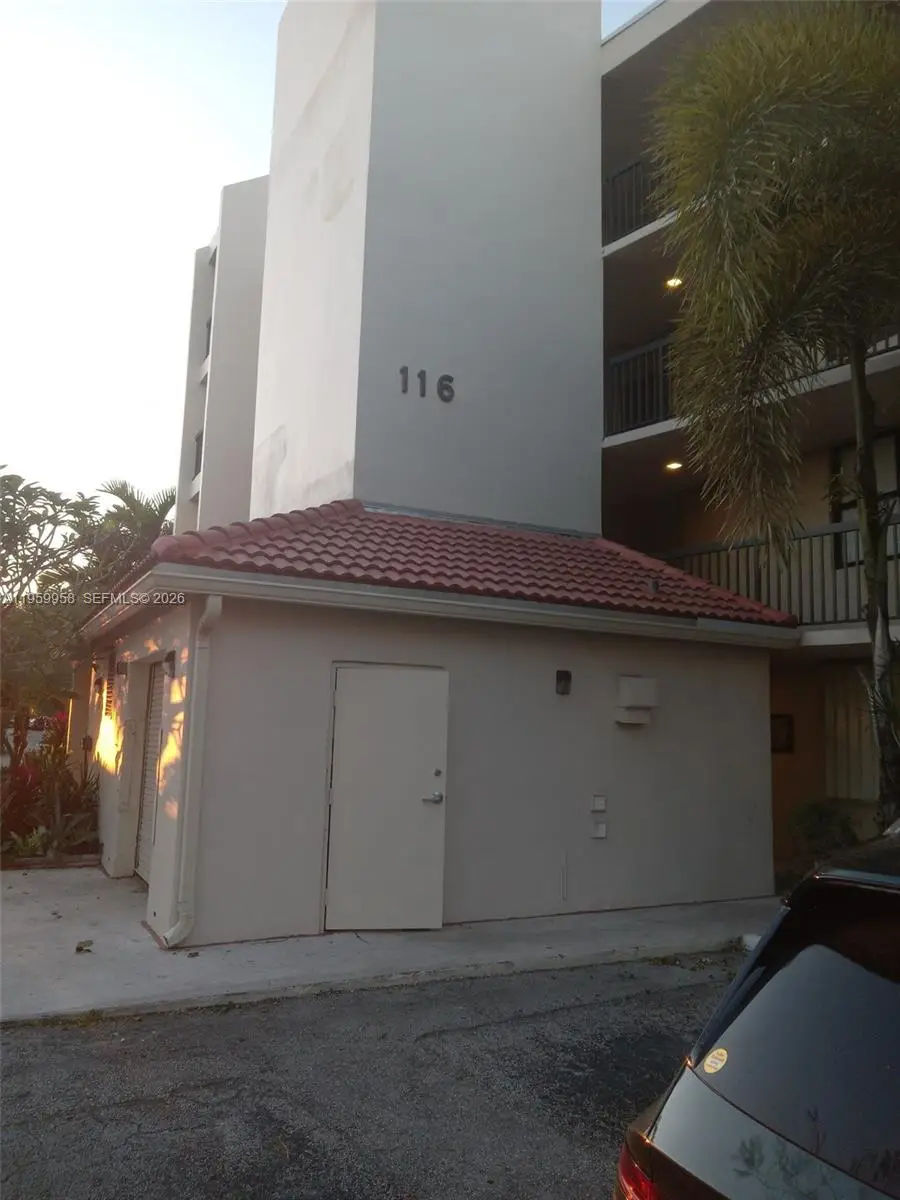 116 Lake Emerald Dr #408, Oakland Park, FL 33309 - Image #2