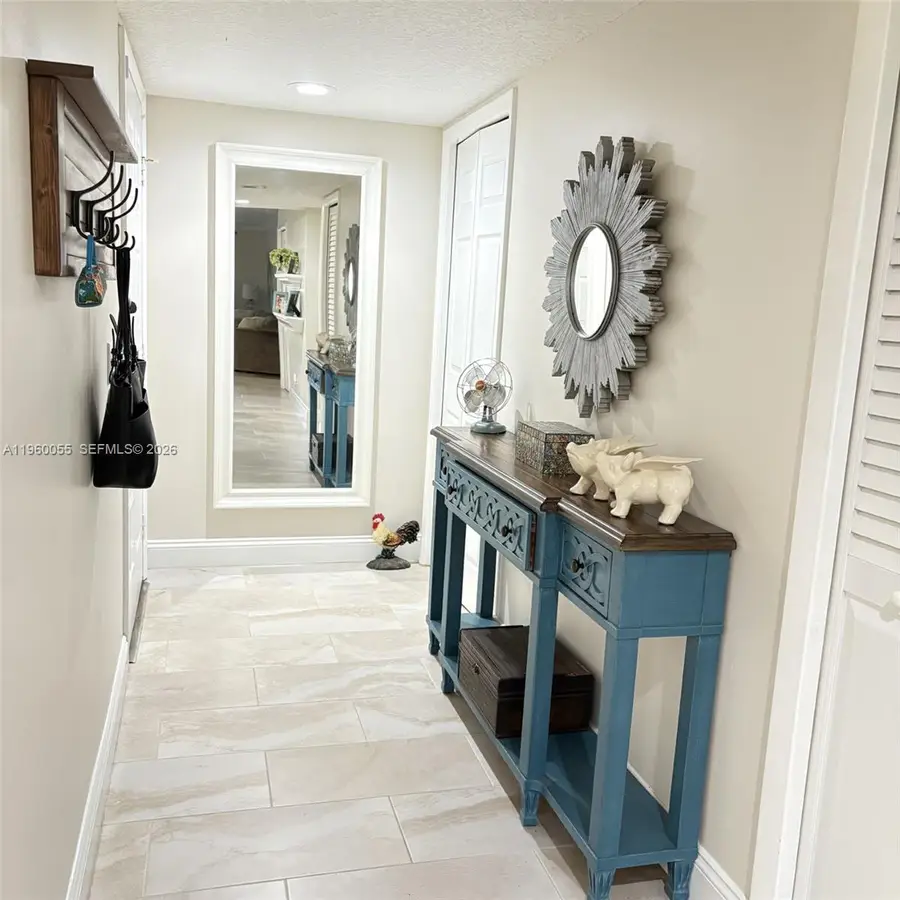 437 Lakeview Dr #104, Weston, FL 33326 - Image #2