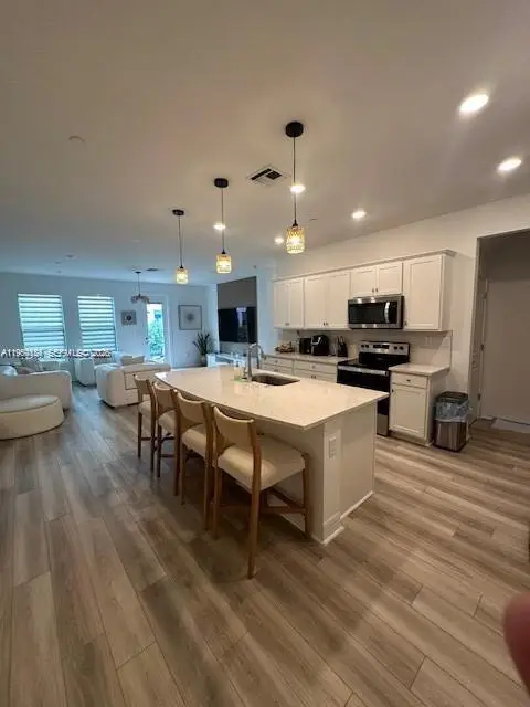 8352 NW 7th Pl, Plantation, FL 33324 - Image #1