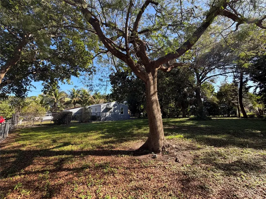 1060 NW 44th St, Miami, FL 33127 - Image #3