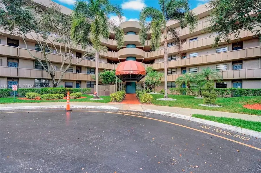 900 Colony Point Cir #505, Miramar Pembroke Pines, FL 3306 - Image #3