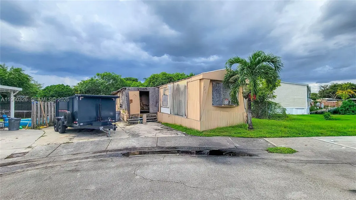 721 SW 134th Ter, Davie, FL 33325 - Image #1