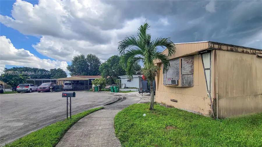 721 SW 134th Ter, Davie, FL 33325 - Image #3