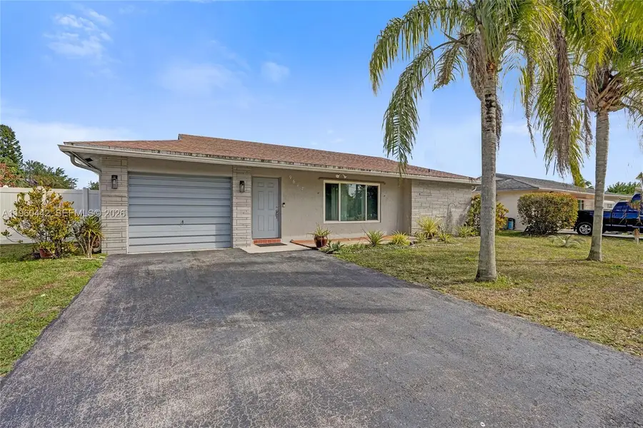 9607 NW 81st St, Tamarac, FL 33321 - Image #2