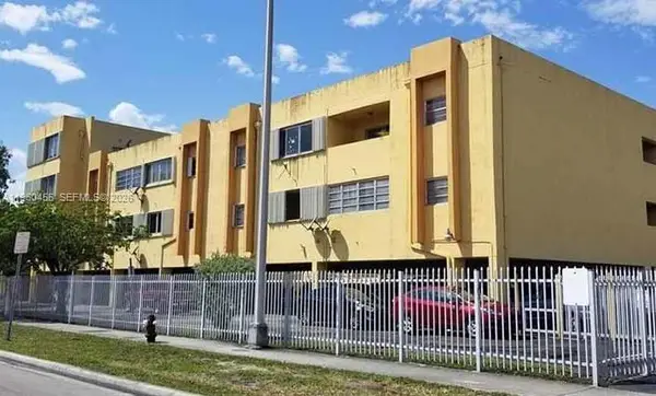 1555 W 44th Pl #305, Hialeah, FL 33012