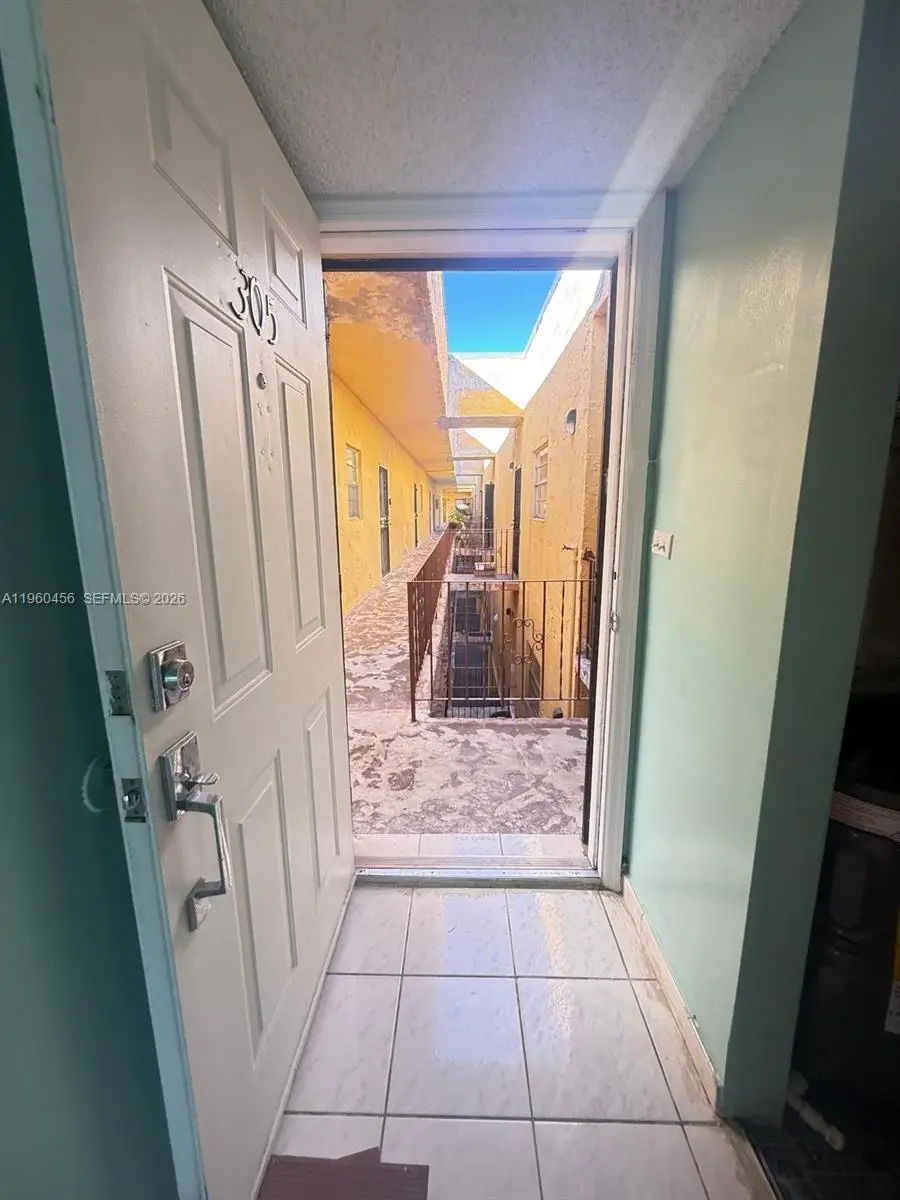 1555 W 44th Pl #305, Hialeah, FL 33012 - Image #3
