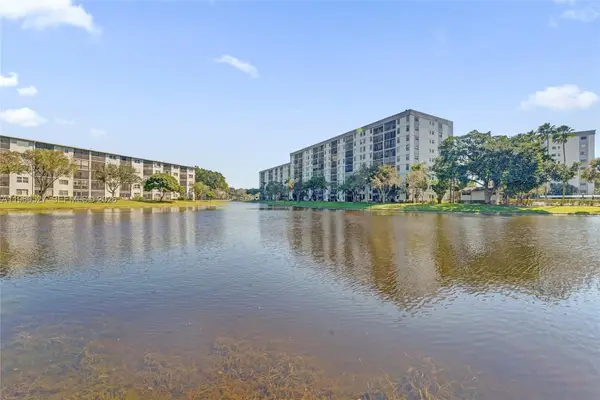 2228 N Cypress Bend Dr #103, Pompano Beach, FL 33069