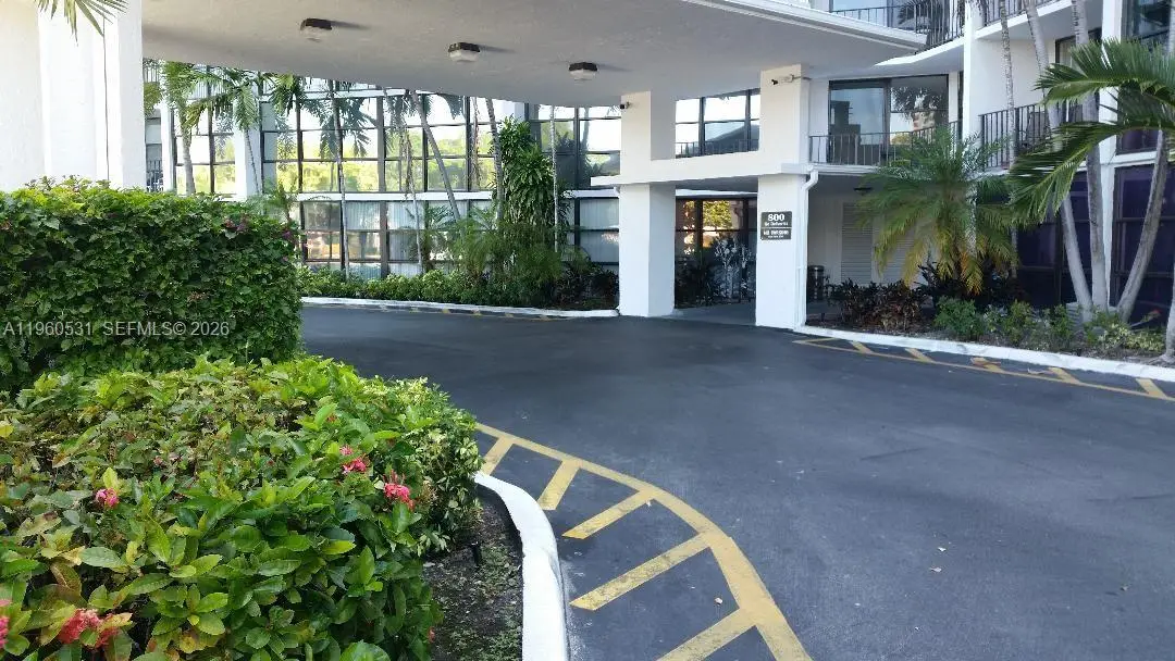 800 Parkview Dr #416, Hallandale Beach, FL 33009 - Image #1