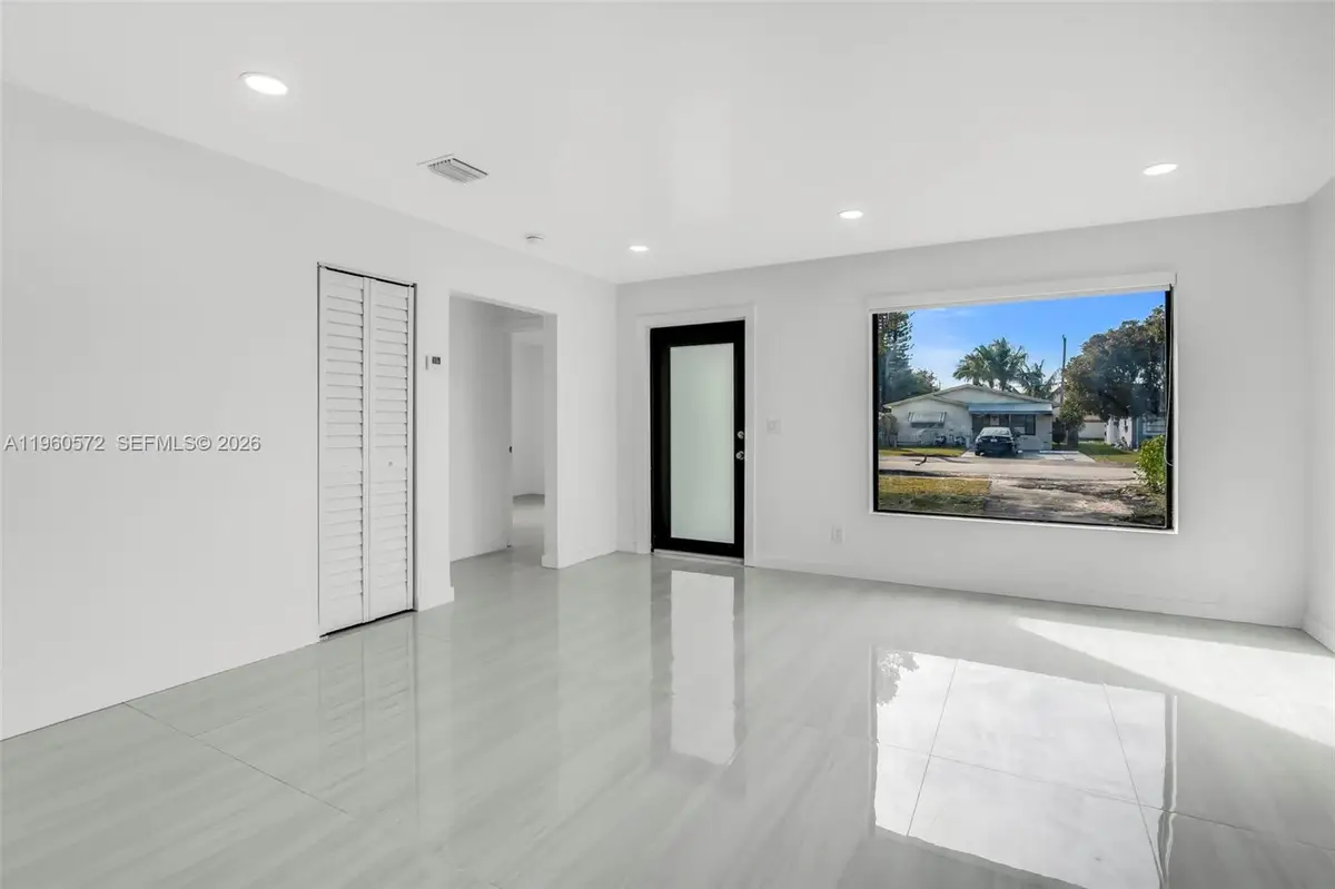 528 NW 3rd Ct, Hallandale Beach, FL 33009 - Image #1