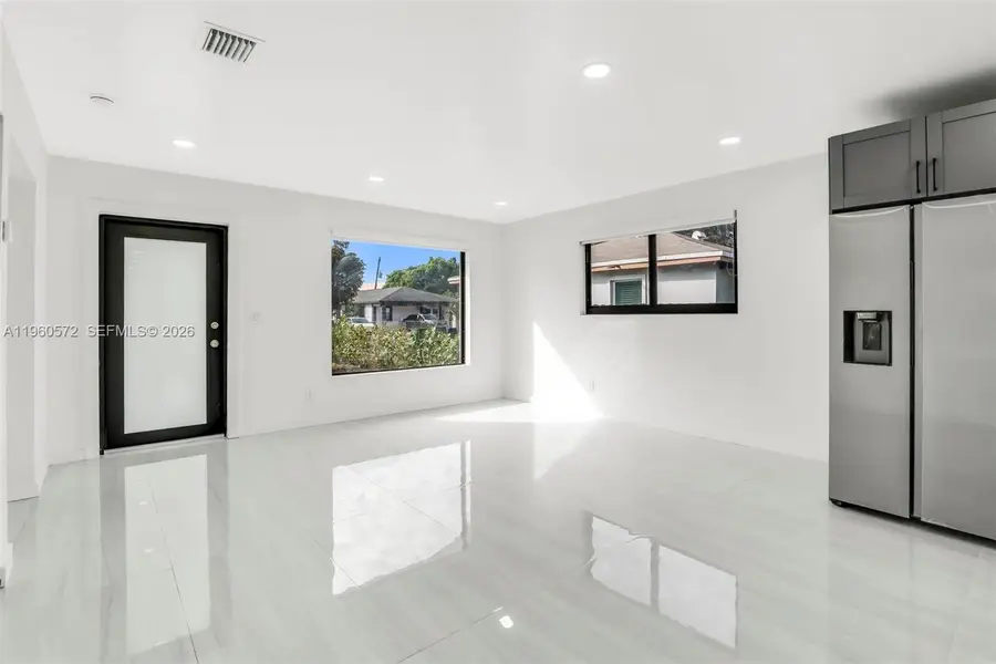 528 NW 3rd Ct, Hallandale Beach, FL 33009 - Image #2