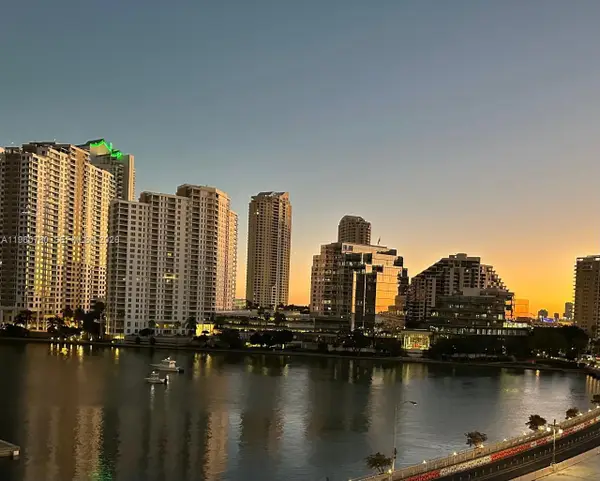 801 Brickell Bay Dr #761, Miami, FL 33131