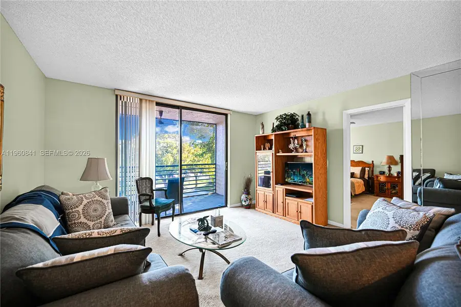 1101 Colony Point Cir #422, Pembroke Pines, FL 33026 - Image #3