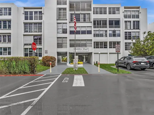 6901 Cypress Rd #B12, Plantation, FL 33317