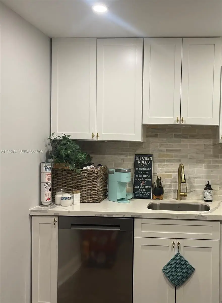 1401 SW 134th Way #305C, Pembroke Pines, FL 33027 - Image #2