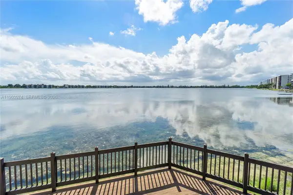 105 Lake Emerald Dr. #315, Oakland Park, FL 33309