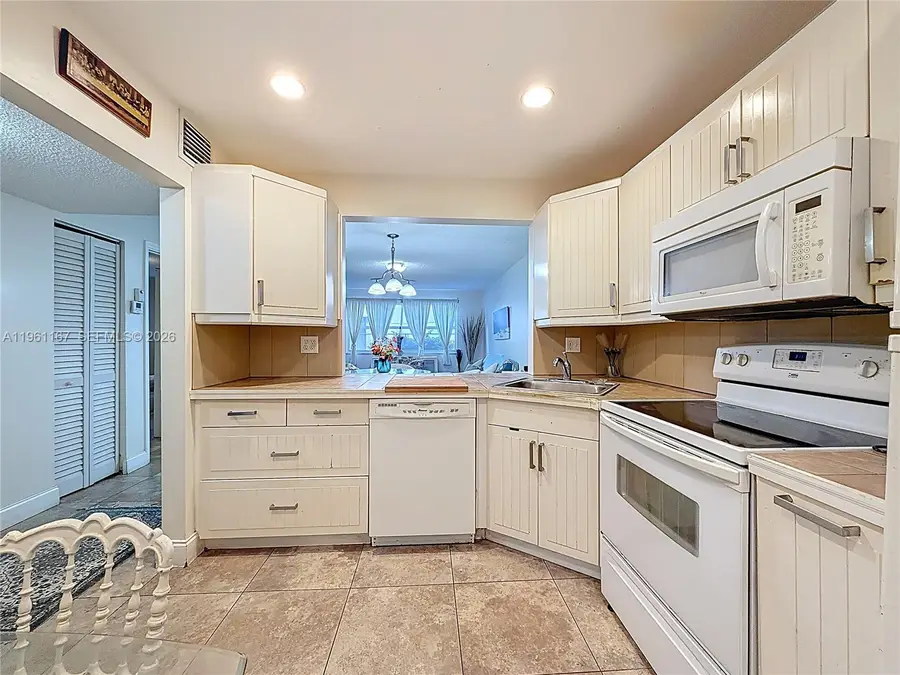 410 SE 2nd St #115, Hallandale Beach, FL 33009 - #2