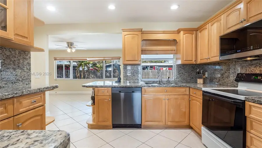 9501 NW 8th St, Pembroke Pines, FL 33024 - Image #3