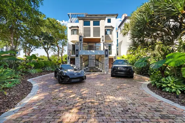 5860 Paradise Point Dr, Palmetto Bay, FL 33157