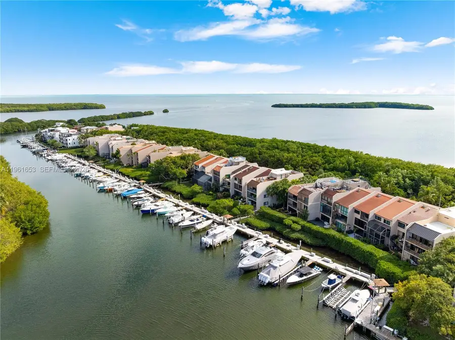 5860 Paradise Point Dr, Palmetto Bay, FL 33157 - #2