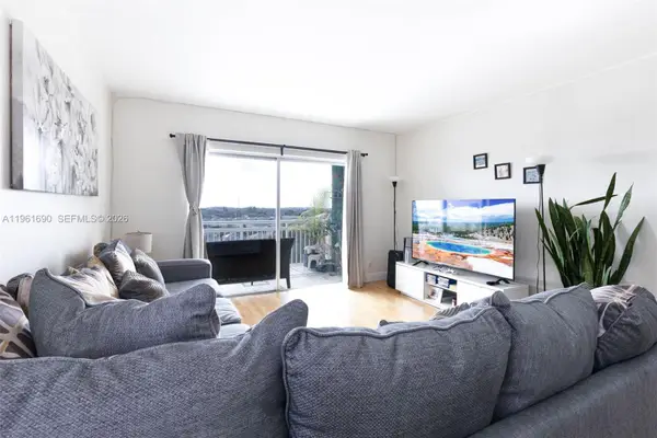 4400 Hillcrest Dr #901B, Hollywood, FL 33021