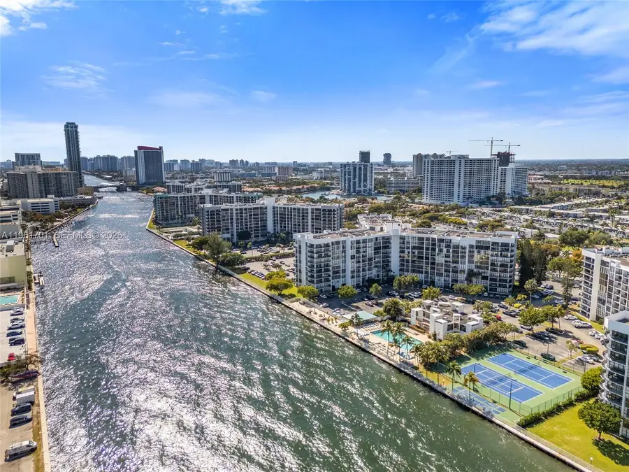 800 Parkview Dr #729, Hallandale Beach, FL 33009 - Image #3