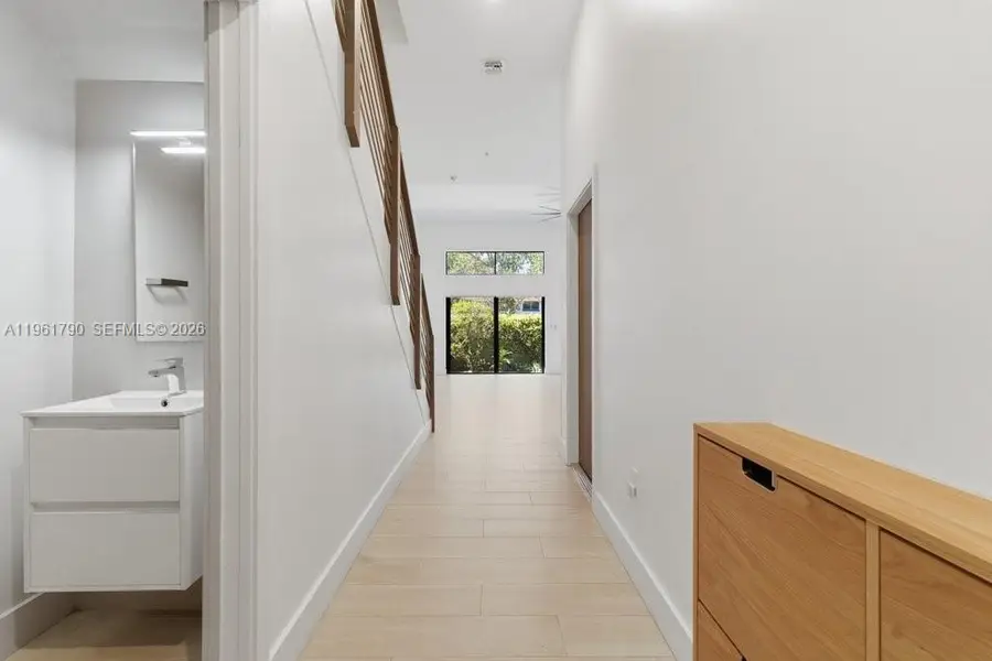 913 NW 45th Ter, Plantation, FL 33317 - Image #2