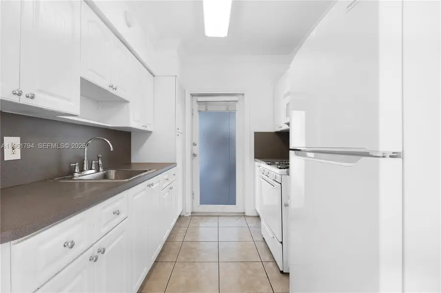 315 69th St #112, Miami Beach, FL 33141 - Image #2