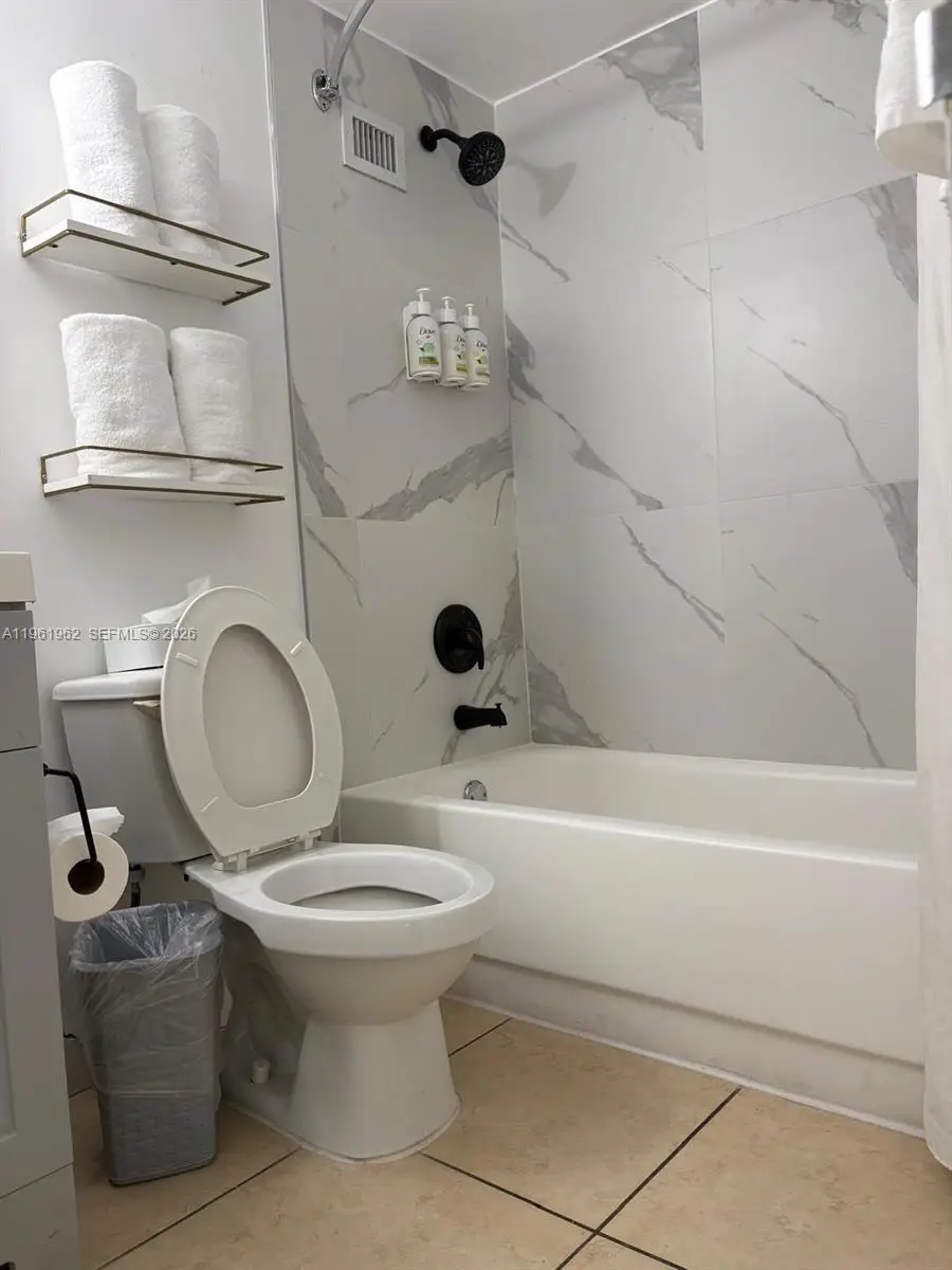 19201 Collins Ave #820, Sunny Isles Beach, FL 33160 - Image #2