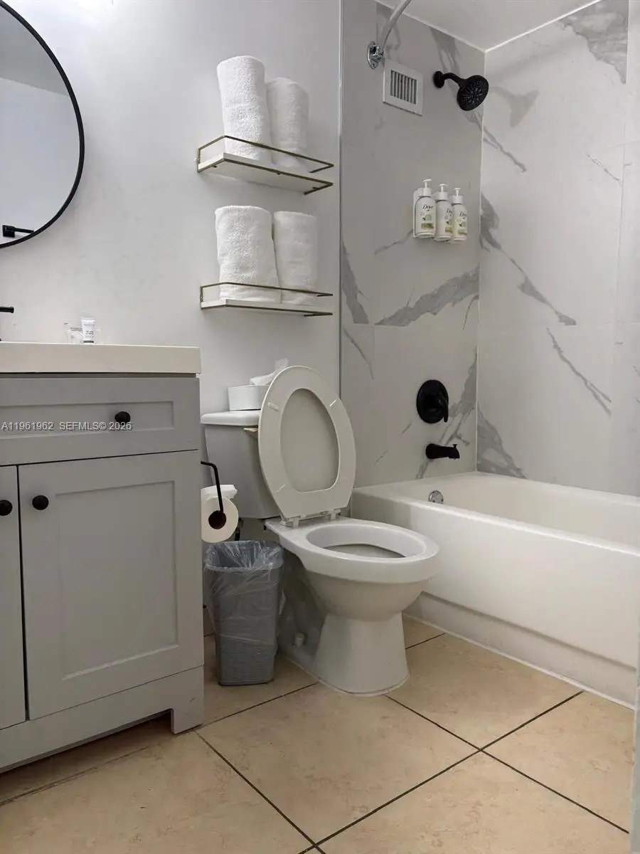 19201 Collins Ave #820, Sunny Isles Beach, FL 33160 - Image #3