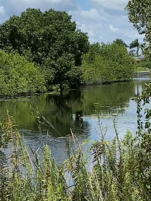 2 NW 13th Pl, Cape Coral, FL 33993