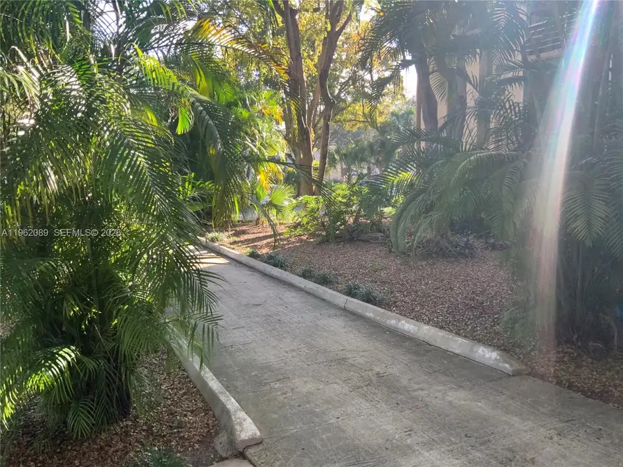 469 N Pine Island Rd #B305, Plantation, FL 33324 - Image #3