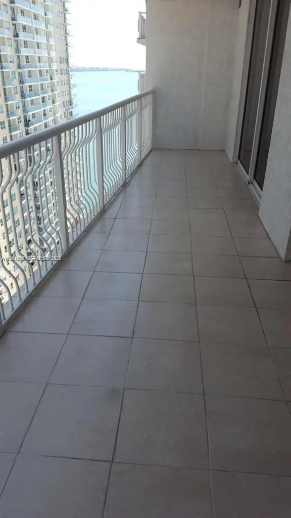 1200 Brickell Bay Dr #2506, Miami, FL 33131 - Image #2