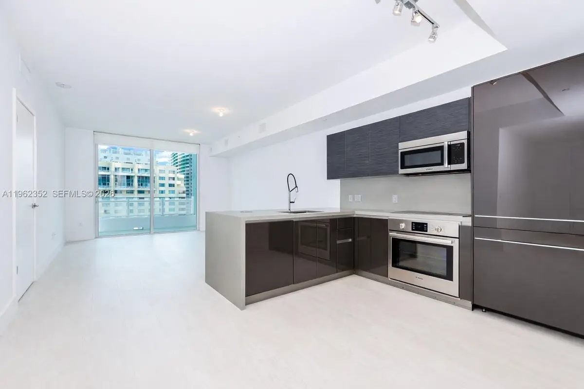 1080 Brickell Ave #1706, Miami, FL 33131 - Image #1